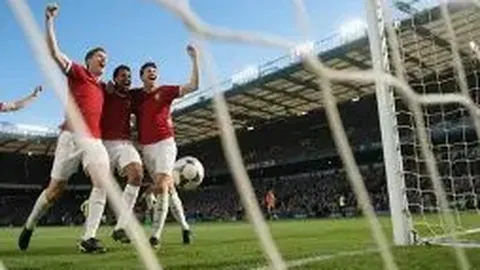 韩星李刚仁赛中受伤离场，拄拐步履蹒跚引担忧